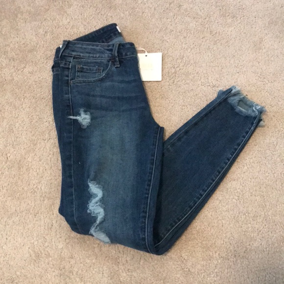 ⤵️ 2 left!! Skinny Distressed Cropped Jean - Picture 2 of 8